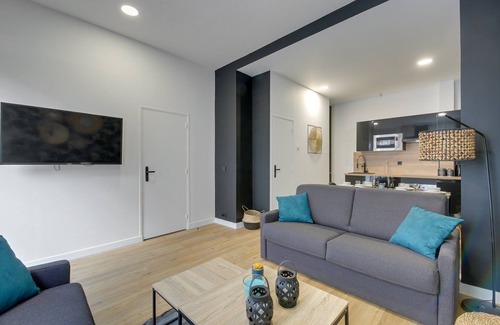 Quartier de la Maison-Blanche Apartment | Discover 195 Suite Royal - Family-Friendly Paris Apartment