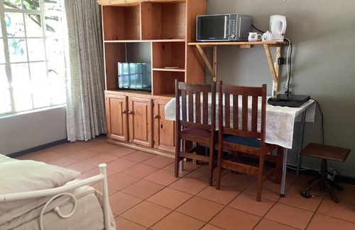 Potchefstroom Apartment | Classic 1950's Retreat with Pool & Pet-Friendly Amenities