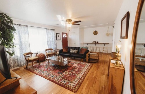 Casper House | Charming 1954 Boho/Mid Modern Home with Kitchen Amenities