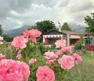 Karpenisi House | Top-Rated Rodo kai to Roido: Family-Friendly Hot Tub Retreat