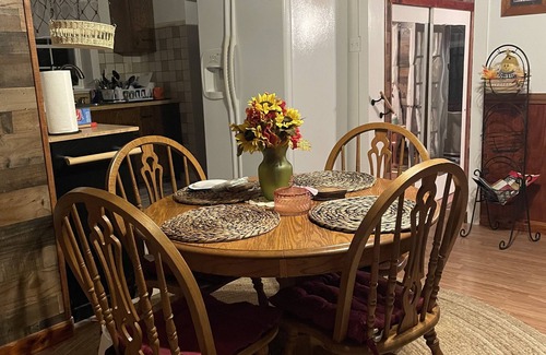 Luray Cabin | Serene 1959 TOPLEY Retreat with Pool and Spa Amenities