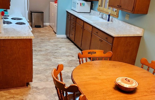 Dana House | 1960's Ranch House: Pet-Friendly Retreat with Breakfast