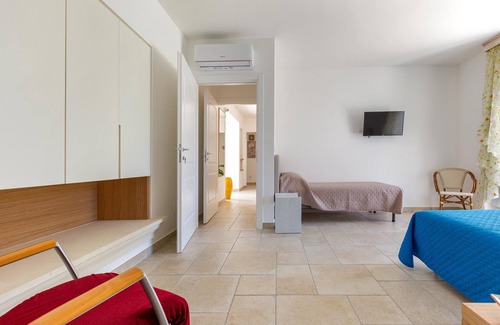 Pittuini Bed & Breakfast | Cozy 1977 B&B I Tarocchi - Family-Friendly Stay Awaits