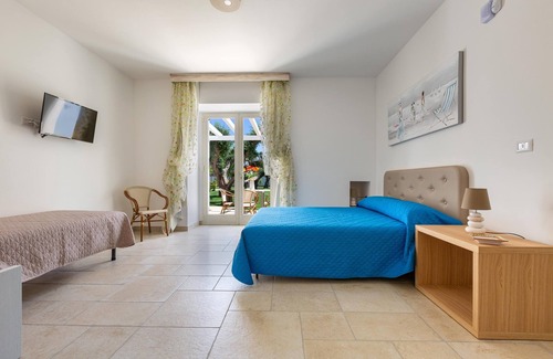 Pittuini Bed & Breakfast | Cozy 1977 B&B I Tarocchi - Family-Friendly Stay Awaits