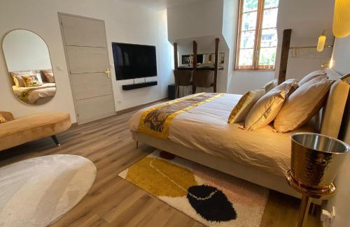 Tulle Apartment | Discover 19A - The Seventh Heaven Cocoon with Hot Tub Bliss