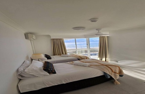 Palm Beach Hotel | Relax at 19th Avenue On The Beach with Pool and Spa