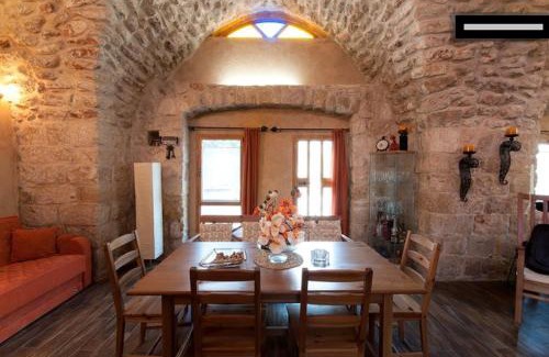 Yodfat Villa | Enchanting 19th Century House in Galilee - Rated 9.8/10