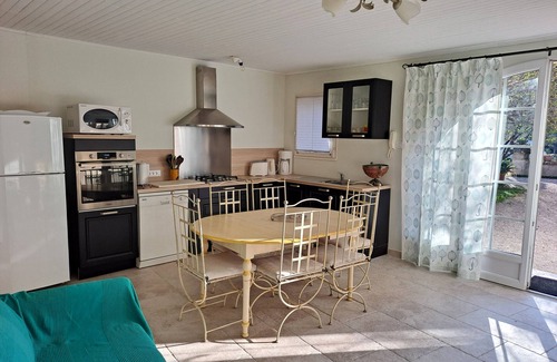 Eyguieres Cottage | Elegant 19th Century Provençal Bastide with Pool & Spa