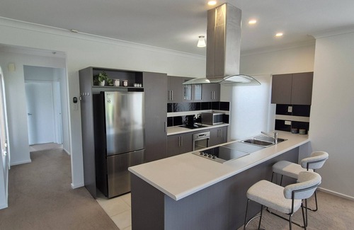 Normanville House | 19th Hole - Tee off & unwind in style at Lady Bay