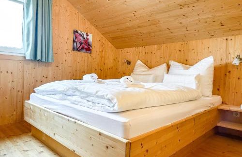 Bad Sankt Leonhard im Lavanttal House | Pet-Friendly 1A Chalet Rast with Oceanfront Views