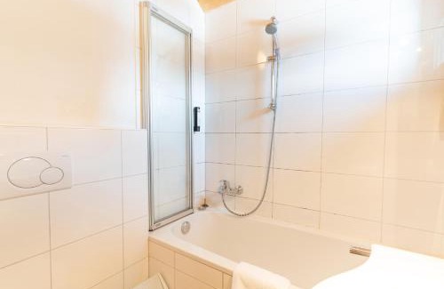 Bad Sankt Leonhard im Lavanttal Ski Chalet | Discover 1A Chalet Nest: Trails, Grilling & Ocean Views