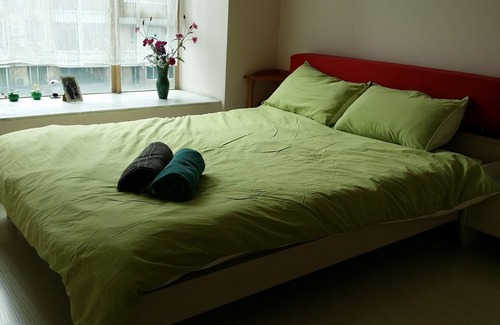 Liwan Apartment | Discover 1A Real-China Home: Cozy City Center Retreat