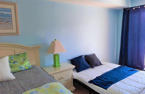 Diamond Beach Apartment | Ocean View Condo Steps from Beach - Rated 9.8/10