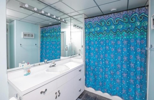 Diamond Beach Apartment | Ocean View Condo Steps from Beach - Rated 9.8/10