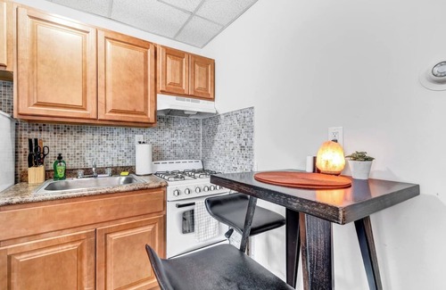 Swarthmore Apartment | Cozy 1B1B Retreat in Swarthmore with Parking & Breakfast