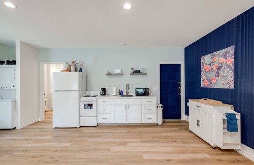Buchanan Dam Apartment | Scenic Retreat: Walk to Lake, Fish & Hike on 3 Acres