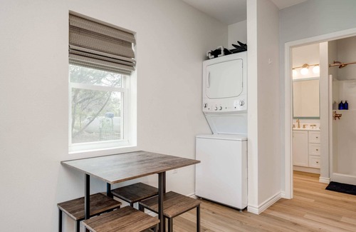 Buchanan Dam Apartment | Scenic Retreat: Walk to Lake, Fish & Hike on 3 Acres