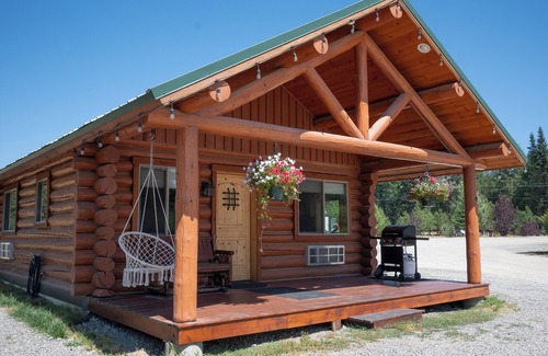 Bonners Ferry Cabin | Cozy 1BD Retreat with Kitchen & WiFi for Family Getaways