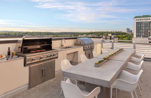 Civic District Resort | Elegant 1BD Austin with Rooftop Pool, Firepit & BBQ!