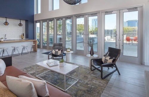 Civic District Resort | Modern 1BD Austin with Rooftop Pool, Firepit & BBQ