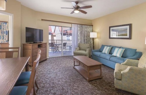 Table Rock Hotel | Relax in Branson: Pools, Gym, BBQ & Game Room Await!