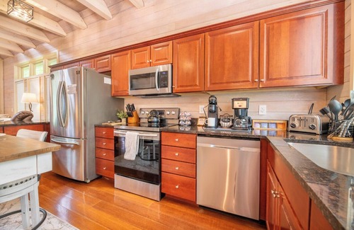 Sevierville Cabin | 1BD + Loft w/Hot Tub! Pool table+Firepit