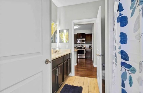 Ocoee House | Serene 1BDR Retreat with Pool, Gym & Free Parking