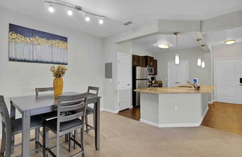 Ocoee House | Serene 1BDR Retreat with Pool, Gym & Free Parking
