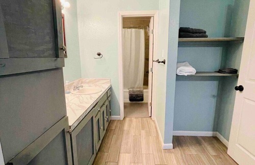 Waco Apartment | Modern Stay Near Magnolia with Kitchen Amenities
