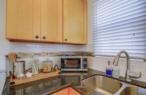 Ocean Beach Cottage | Pet-Friendly Beach Cottage with Ocean View & Dog Washing Station