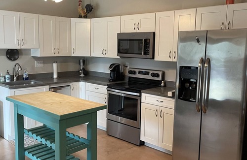 Camelback East House | Cozy 1 Bed Guest House with Private Pool and Pet-Friendly