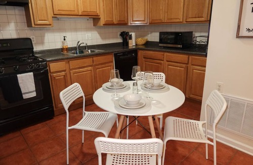 Forest Hill Apartment | Convenient Apartment in Newark with Easy Access to Penn Station