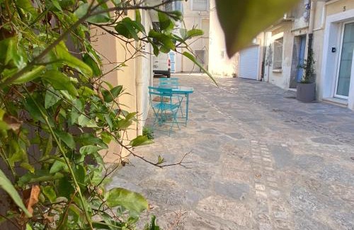 Meze House | Beautiful Cottage Retreat with Lagoon Views & Family-Friendly Amenities