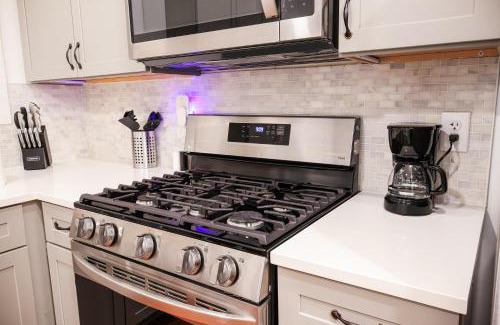 Corn Hill House | Cozy Retreat with Kitchen, Wi-Fi, and Pet-Friendly Options