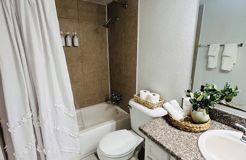 Edgebrook Apartment | Cozy 1-Bedroom Apartment with Oceanview & Pet-Friendly