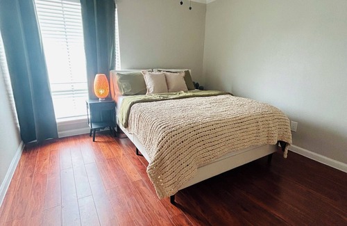 Edgebrook Apartment | Cozy 1-Bedroom Apartment with Oceanview & Pet-Friendly