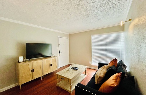 Edgebrook Apartment | Cozy 1-Bedroom Apartment with Oceanview & Pet-Friendly
