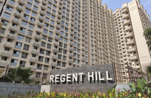 Hiranandani Gardens Apartment | Comfortable 1BHK Stay in Hiranandani Powai - SKY HOMES