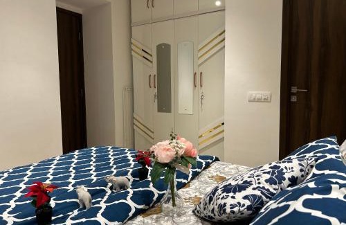 Hiranandani Gardens Apartment | Comfortable 1BHK Stay in Hiranandani Powai - SKY HOMES