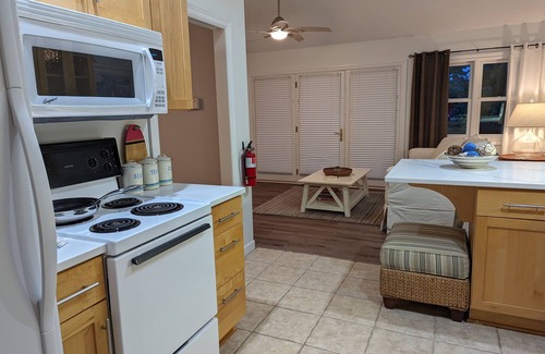 Saugatuck Condo | Cozy Lakefront Apartment Near Downtown Saugatuck