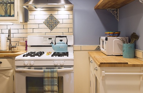 East Richmond Heights Apartment | Modern 1BR Retreat Near Parks, Wine Country & Ocean Views
