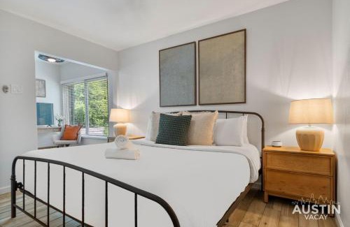 Greater South River City House | 1BR 1BA Pet Friendly Condo w Pool, Gym, Walk to SoCo and Lake by Austin Vacay