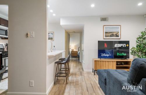 Greater South River City House | 1BR 1BA Pet Friendly Condo w Pool, Gym, Walk to SoCo and Lake by Austin Vacay