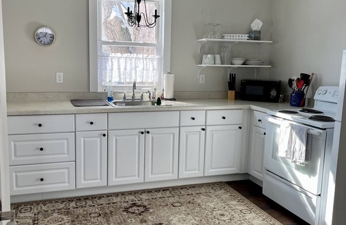 Chardon Apartment | Pet-Friendly 1BR Apartment in Chardon - Guest Rated 9.4