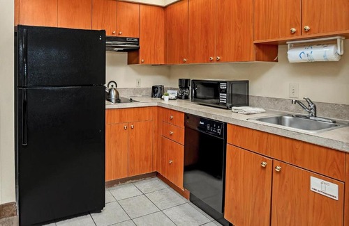 Florida Central Atlantic Coast Apartment | Family-Friendly 1BR Hotel-Apt with Pool & Arcade near Disney