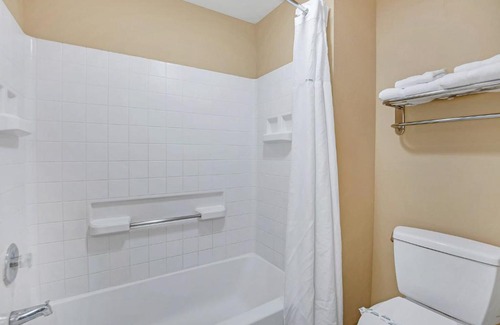 Florida Central Atlantic Coast Apartment | Family-Friendly 1BR Hotel-Apt with Pool & Arcade near Disney