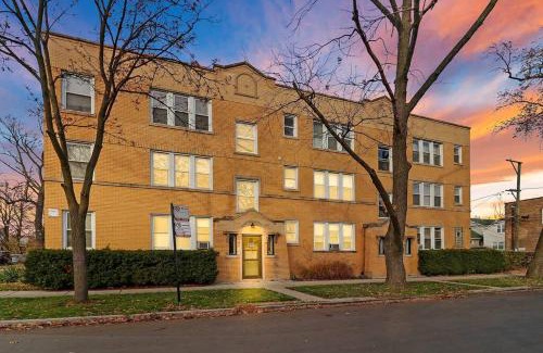 Cragin Apartment | Family-Friendly Apartments in Chicago, IL - 4-Star Comfort