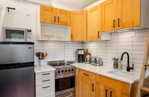 Whistler Creekside House | Cozy 1BR Loft Near Creekside Gondola by Harmony Whistler