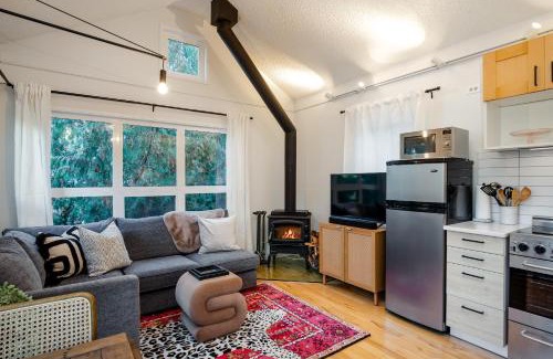 Whistler Creekside House | Cozy 1BR Loft Near Creekside Gondola by Harmony Whistler