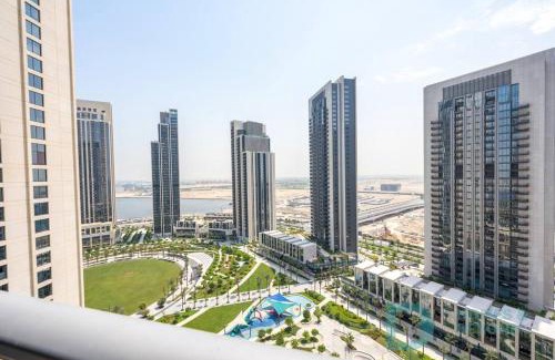 Dubai Apartment | Elegant 1BR Apartment with Marina Views at Creek